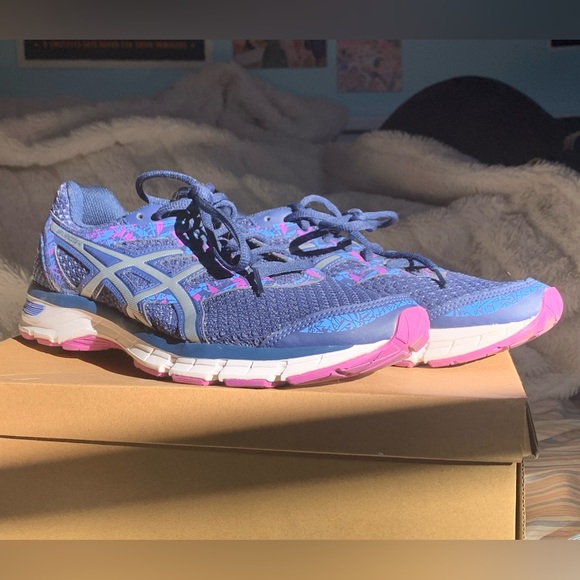 Asics Women Gel Excite 4 (Size US 10/11) - Picture 2 of 4